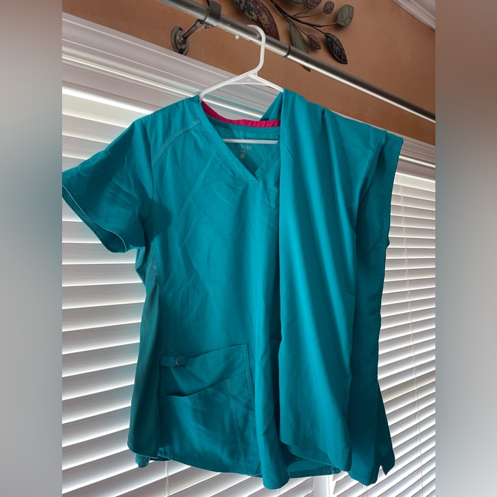 Scrub set